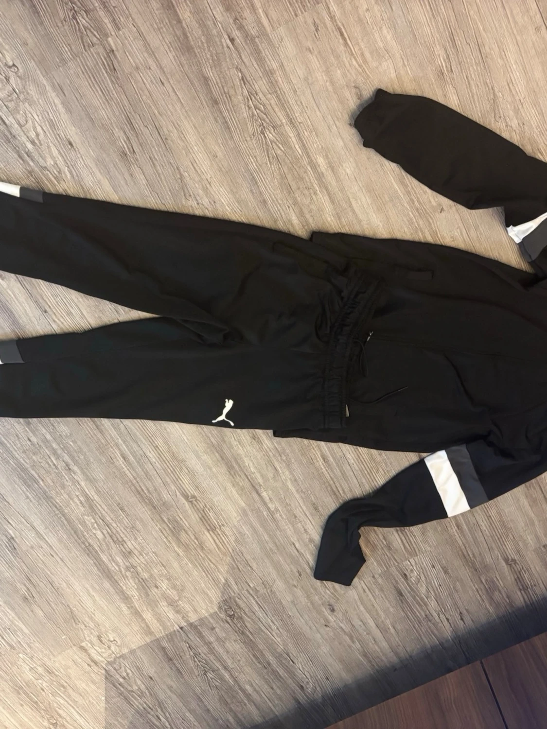 Svarta mjukisbyxor från Puma - 1