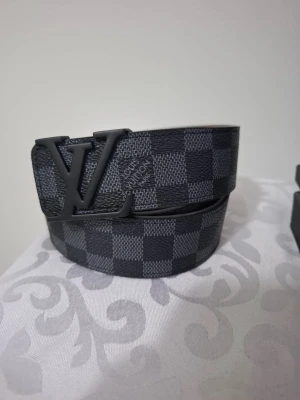 Svart Louis Vuitton bälte  - Helt nytt bälte, flera bälte finns på min konto!