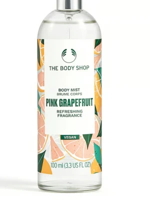 Pink Grapefruit Body Mist/parfym - Fräsch body mist med pink grapefruit från The Body Shop. Vegansk formula och 100 ml flaska. Perfekt för dig som vill ha en uppfriskande doft i vardagen. Säljer då den inte föll i min smak