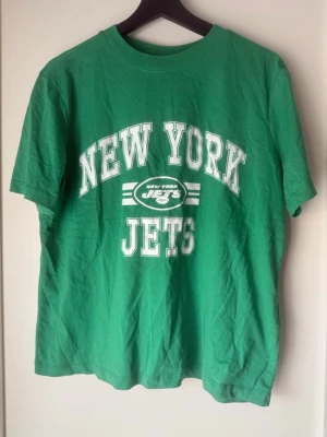 Grön T-shirt H&M  - Grön T-shirt från H&M i storlek M 