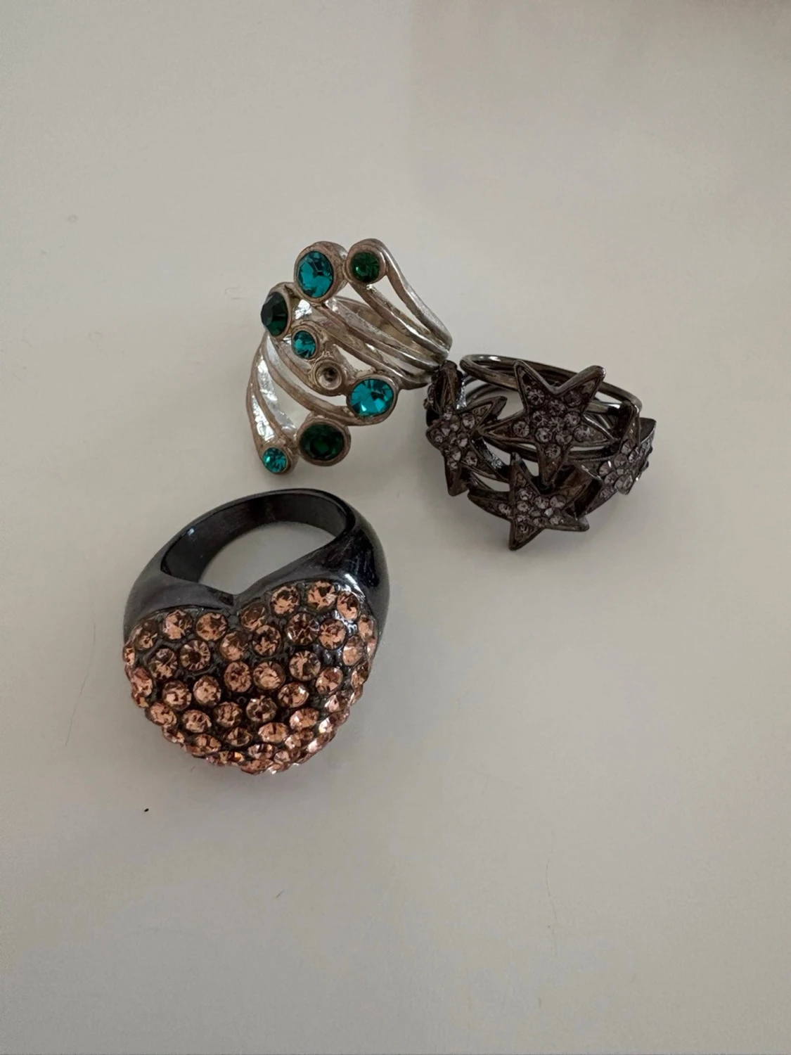 Tre statementringar med stenar och stjärnor - 3