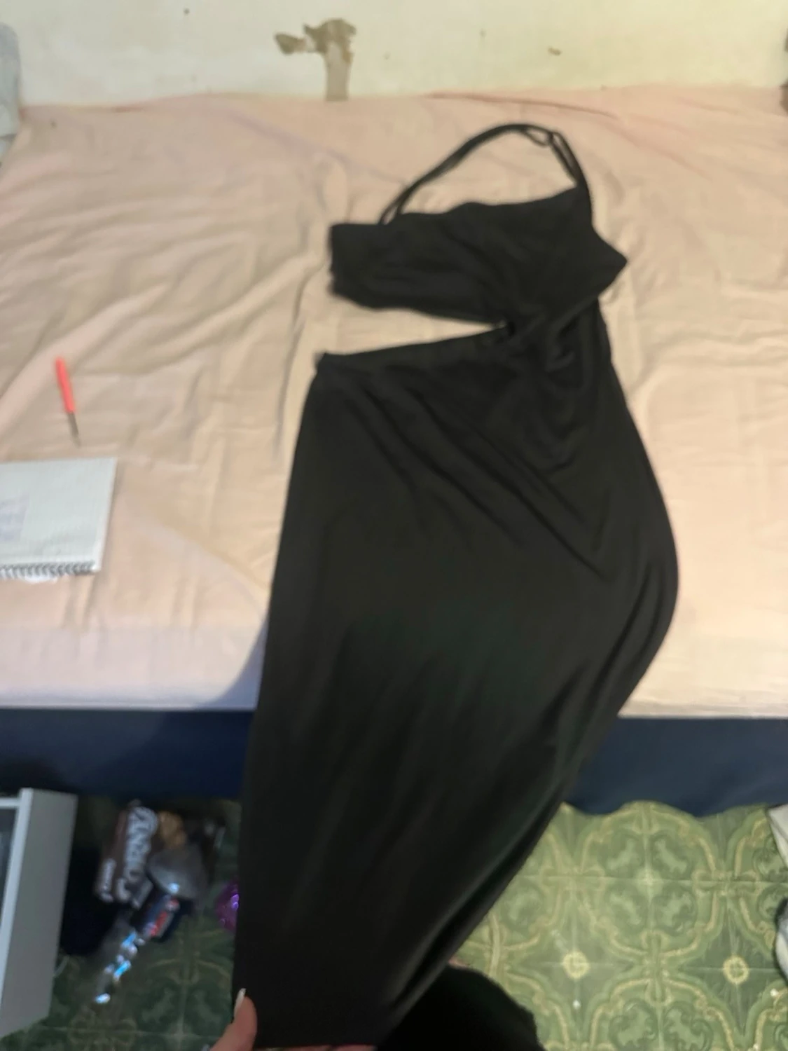 Svart långklänning med cut-out - 1