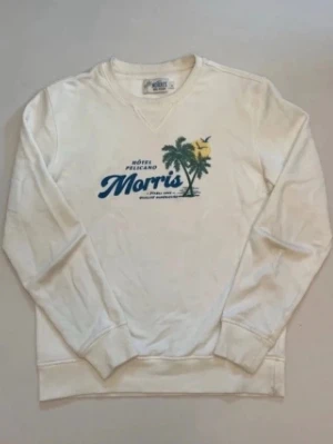 Vit Morris tröja  - Vit Morris tröja med tryck //  Storlek M // Mycket bra skick //  Skriv vid minsta fråga eller fundering💯🤝