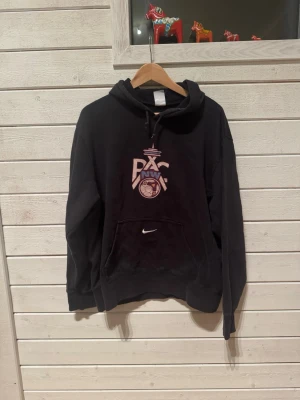 Svart Nike college hoodie  - Svart Nike college hoodie. Storlek XL