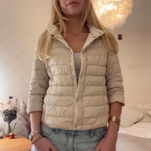 Beige jacka - Så så snygg! Perfekt i vinter/vår🧘🏼‍♀️🧘🏼‍♀️🧘🏼‍♀️