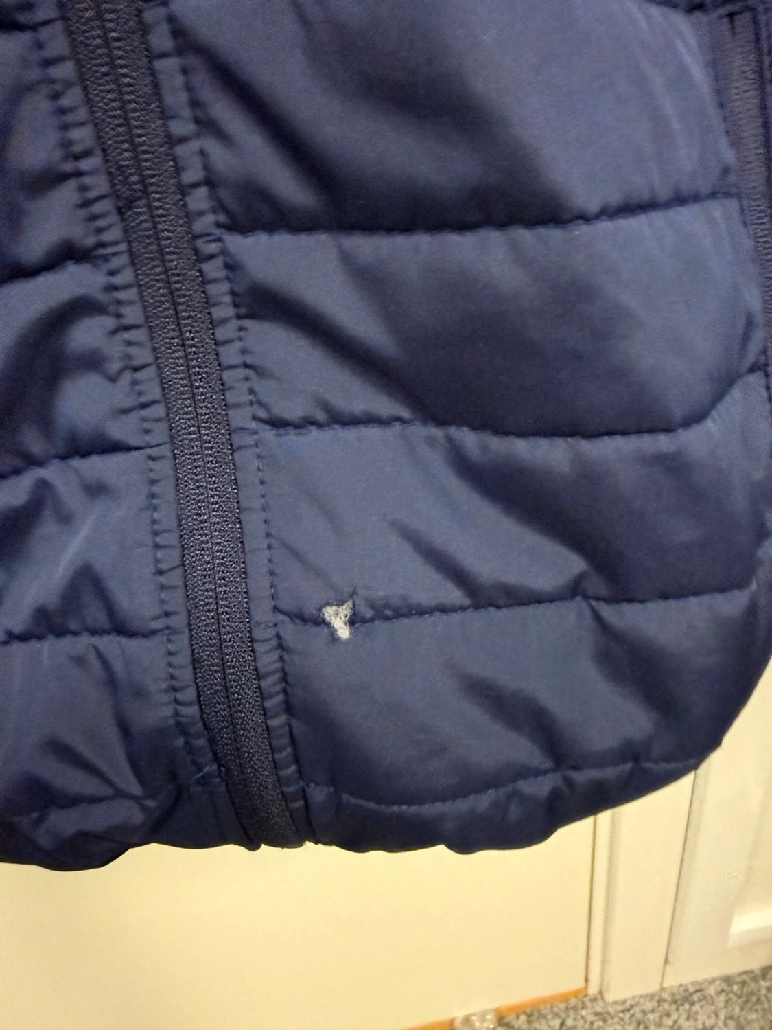 Mörkblå pufferjacka med huva - 1