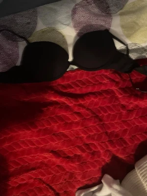 Bh h&m - En Bh från h&m, relativt bra skick för att legat i några år 