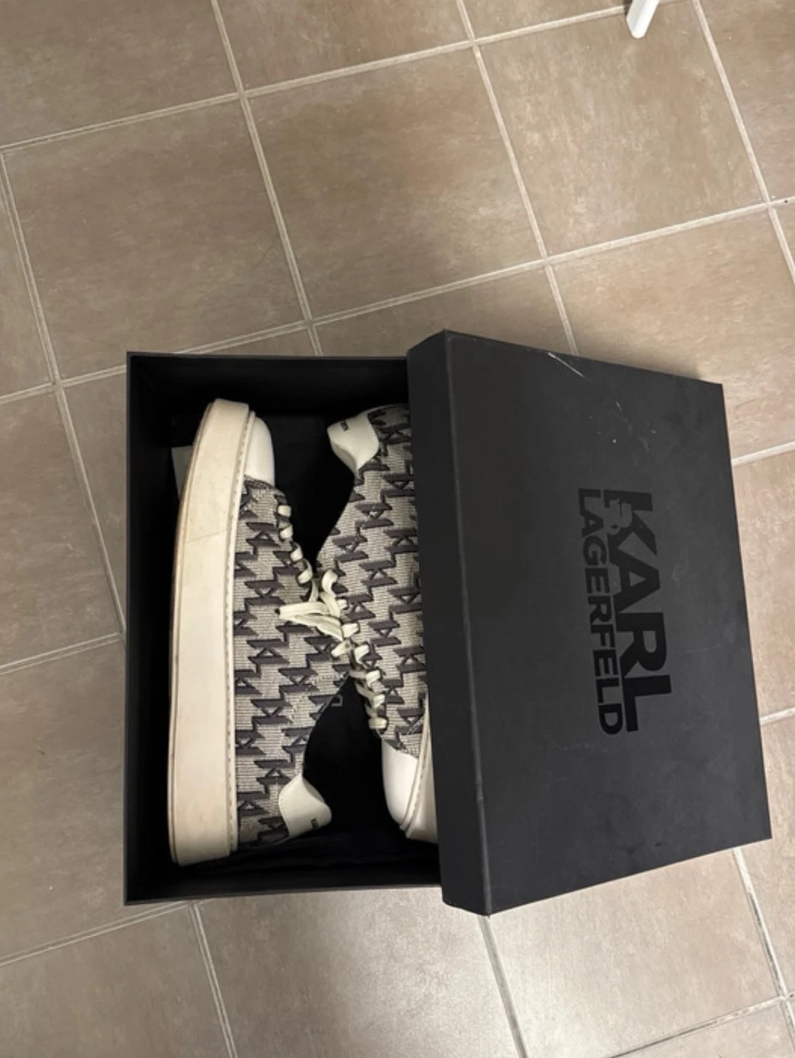 Karl Lagerfeld sneakers med mönster - 4