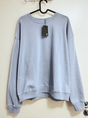 Jättefin ljusblå tröja i strl.L ( Oanvänd ) - ✨ Jag säljer av mig allt som jag inte använder eller har använt som bara hänger i garderoben 😊