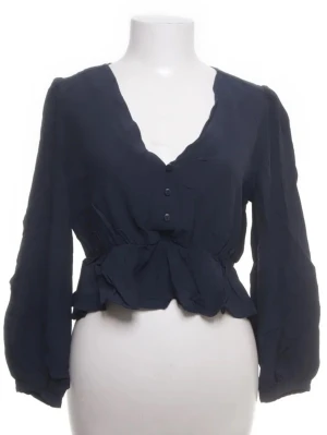 Blus med volang  - Marinblå Croppad blus med volang 