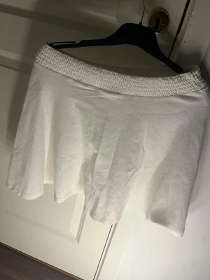 4 kjolar  - Jättefina somriga kjolar ! ☺️💓Säljer alla för 90kr helt nya och en av dem har fortfarande prislappen på! 