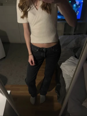 Icon jeans - jättefina lågmidjade jeans ifrån lager 157, modellen icon💞 dom är lite lösare i modellen och har jättefin passform, dom är i storlek s💞 skriv för frågor!