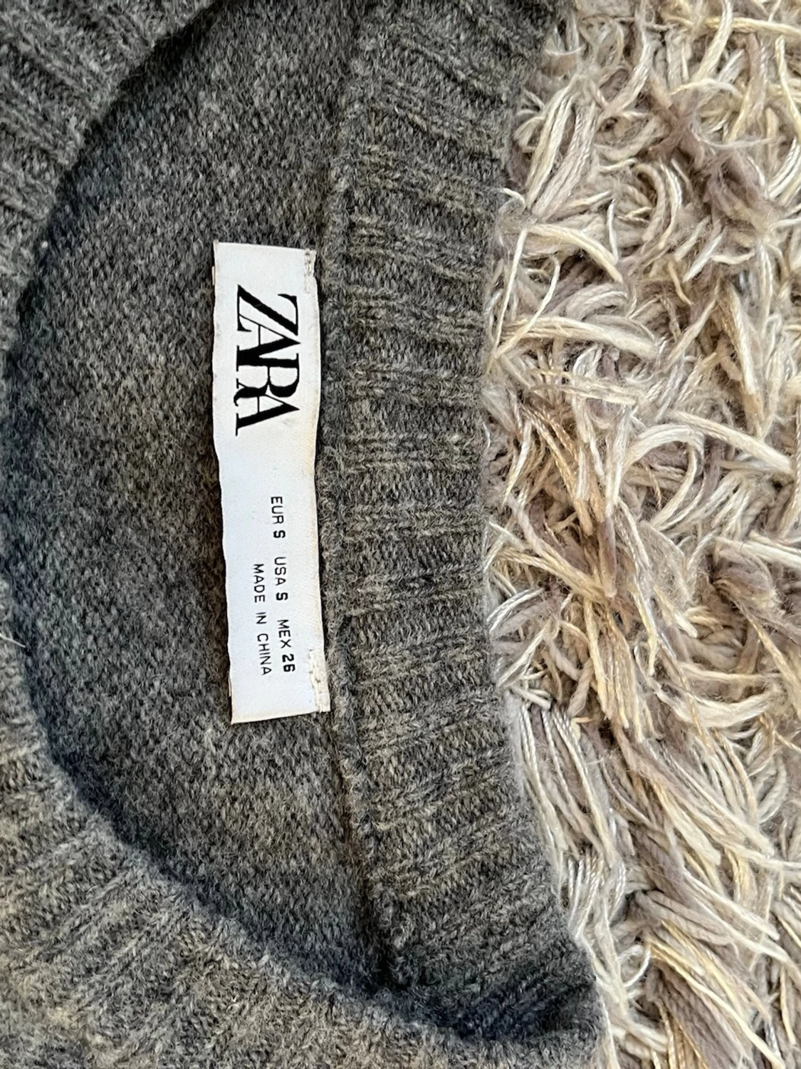 Grå stickad tröja från Zara - 1