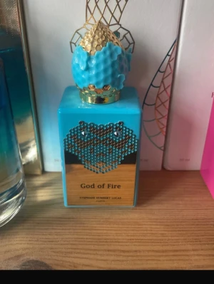 God of Fire  - Stephane humbert Lucas god of fire ca 20-25 ml kvar boxen finns. Byten går bra om ni har nått skoj