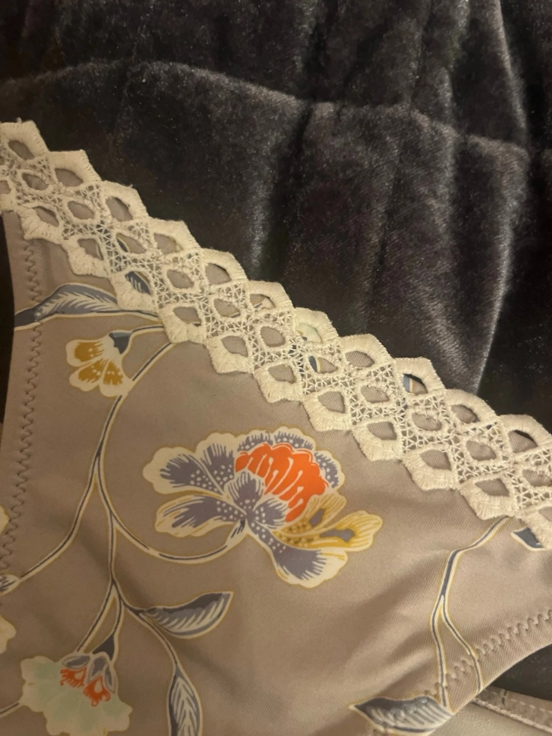 Beige blommig bikini med spetsdetaljer - 3