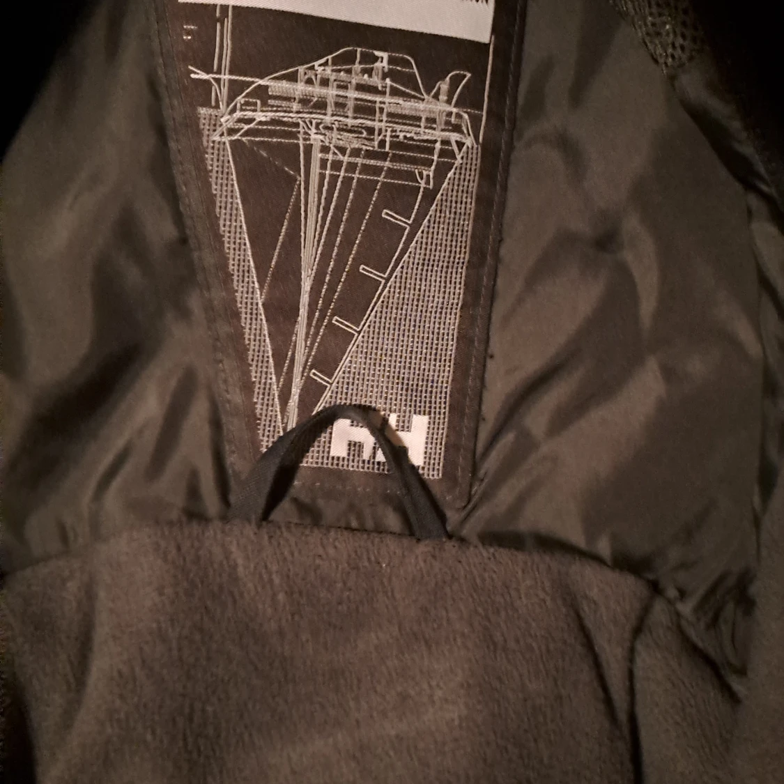 Svart vindjacka från Helly Hansen - 1