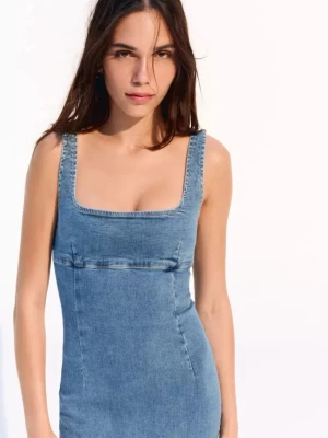 Klänning  - Säljer den populära Bershka denim klänningen i storlek M, 300kr 🩵