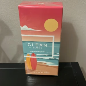 Clean Classic Malibu Beach 60ml - "This limited edition fragrance was inspired by Malibu Beach’s sun, sand and surf. This vibrant summer scent opens with an energetic cocktail of salted coconut and bergamot conveying the exhilaration of surfing the Pacific ocean waves. The floral heart creates an inviting warmth that emanates throughout the scent, while vanilla orchid, sweet musks and soft blonde woods wrap the skin in carefree summer indulgence."  Fragrance Family: Floral Vanilla  Top notes: Coconut, Bergamot, Cardamom 