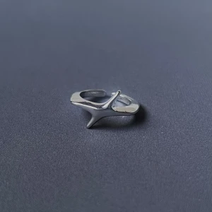 Asym Star - Minimalist ring with an off-center star design