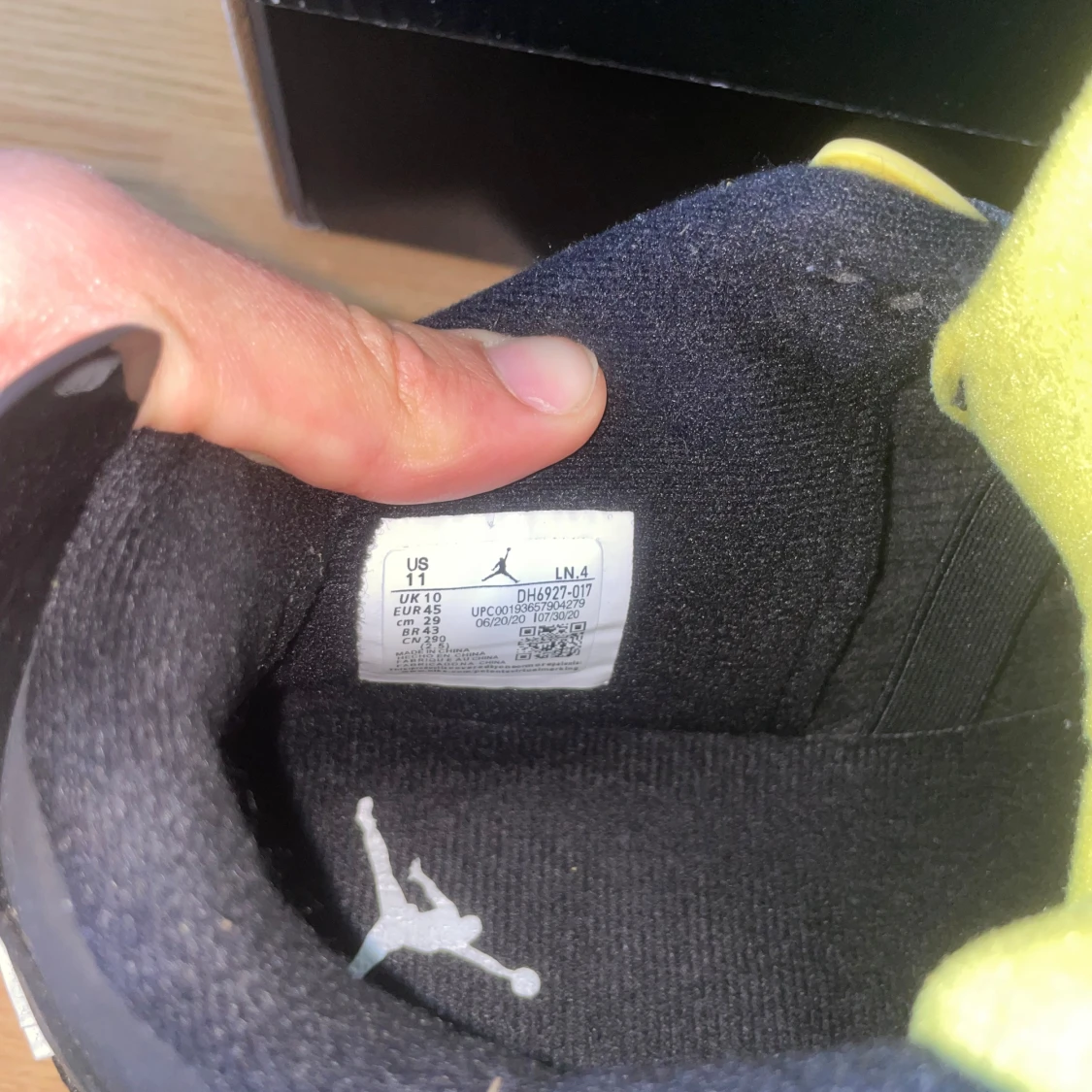 Jordan 4 retro thunders - 4