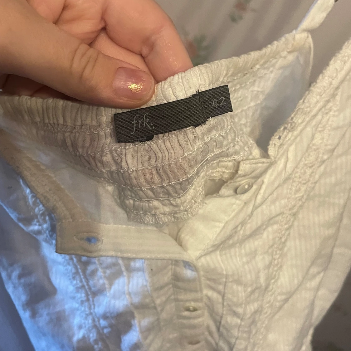 Vit linnetopp med knyt från frk. - 2