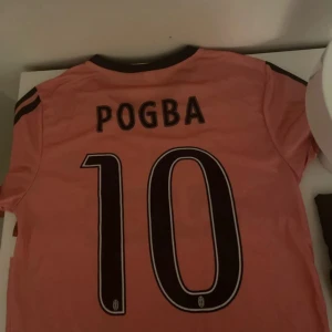 Pogba tröja retro Juventus - Helt ny retro tröja, Juventus nummer 10 pogba