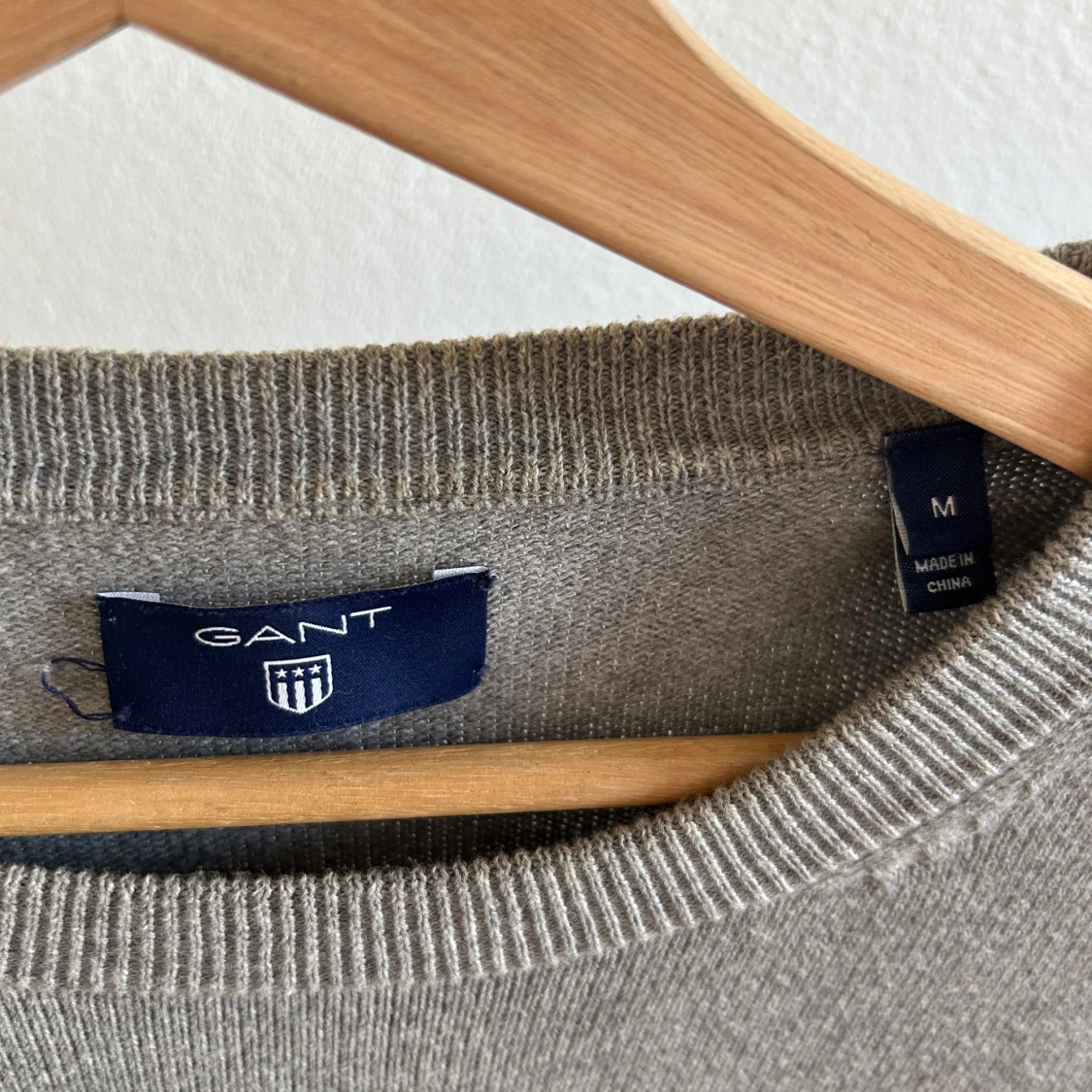 Grå stickad tröja från GANT - 2