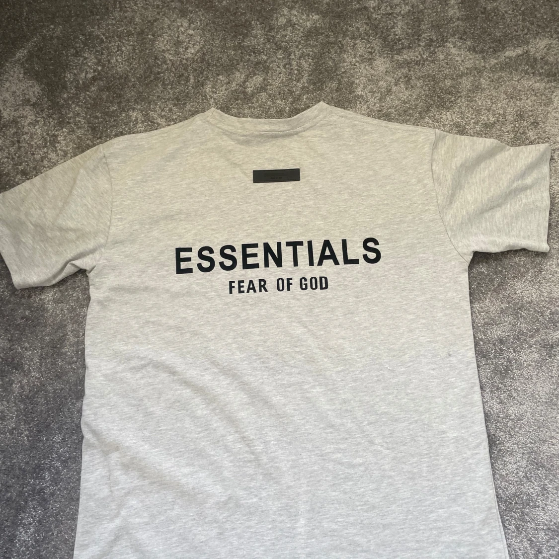 Grå Essentials Fear of God t-shirt och shorts - 2