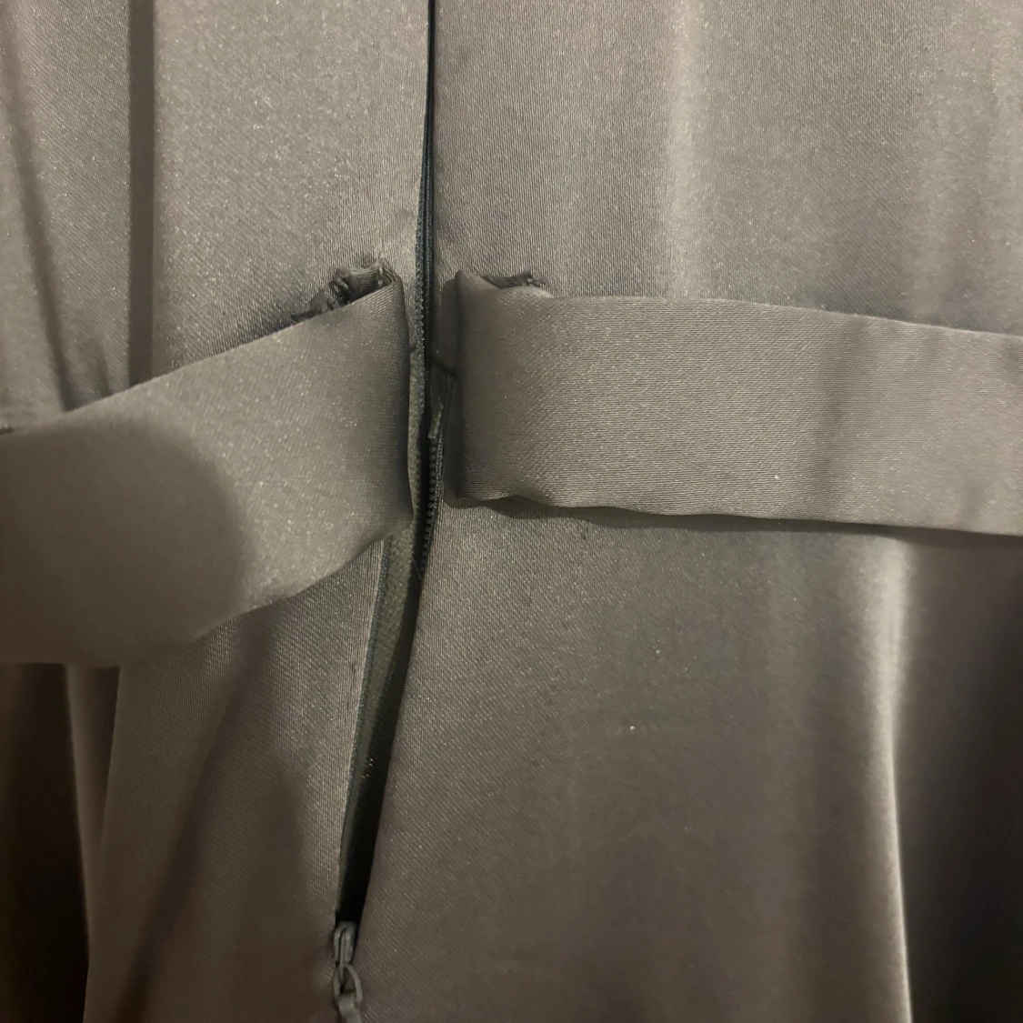 Lång glittrig silverklänning med mesh - 3