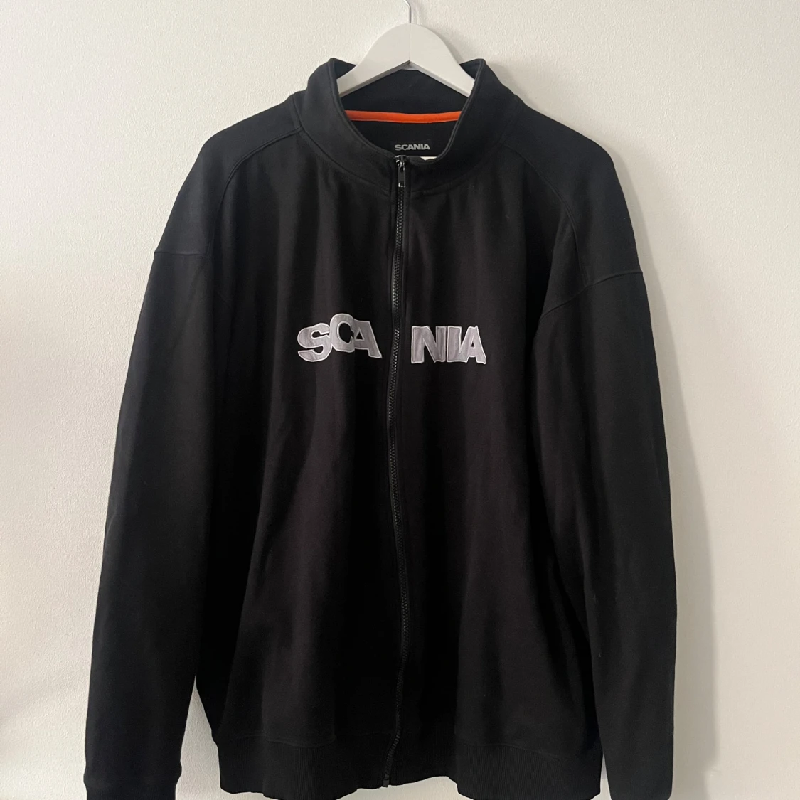 Scania zip up