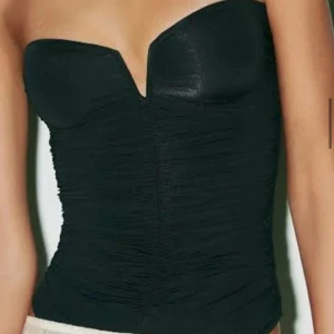 Svart v ringad body  - V ringad body från Zara