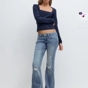 Blå bootcut jeans  - Snygga ljusblå bootcut jeans. säljer då jag inte använder dem. de är köpta på gina young. strl 164 o passar mig som är 169🥰nypris 399