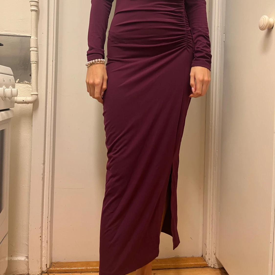 Vinröd/Mörklila offshoulder långklänning - 3