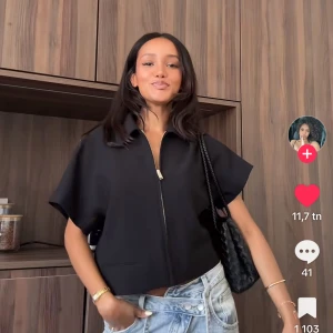 Zara  - Topp från Zara helt oanvänd i str XS i svart