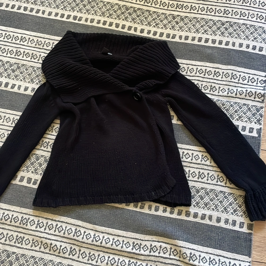 Svart stickad kofta från H&M