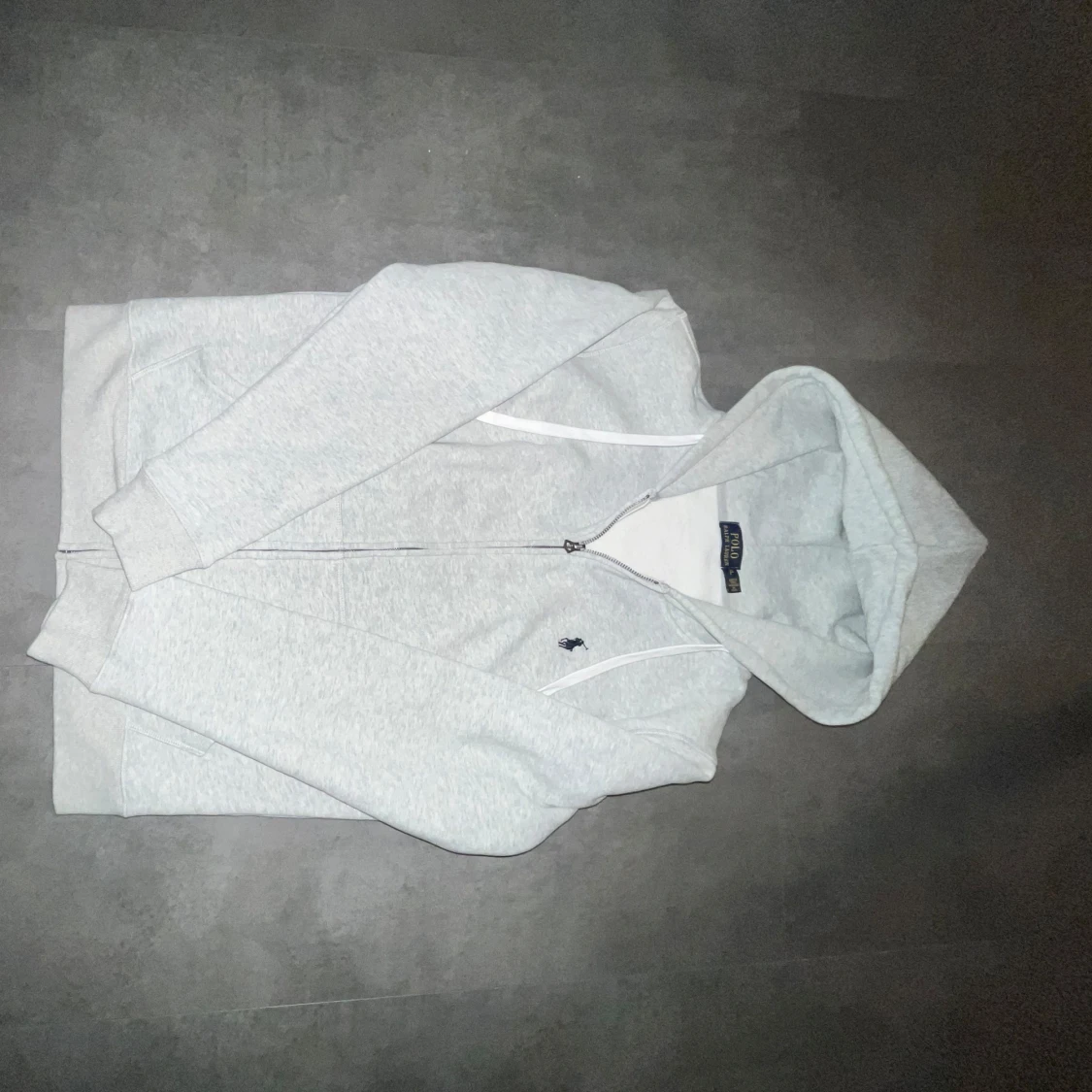 Grå hoodie från Ralph Lauren - 1