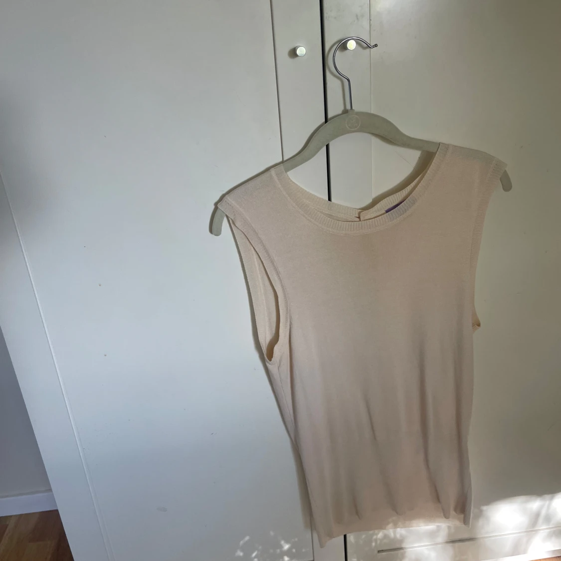 Beige stickad ärmlös topp - 2