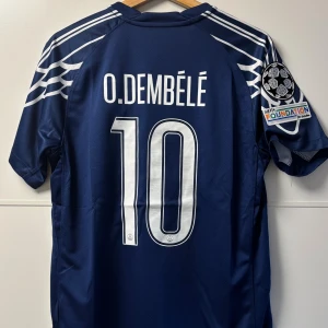 Dembele PSG fotbollströja 24/25 - Helt ny PSG fotbollströja med Dembele på ryggen med tags. Strl M
