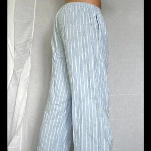 Randiga pyjamasbyxor fr Gina Tricot - Helt oanvända💗