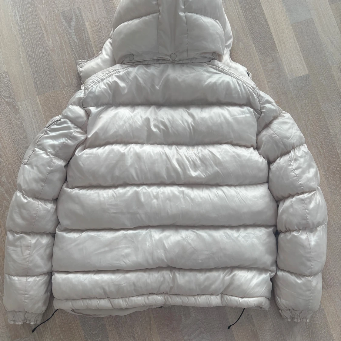 Moncler maya, vit, strolek 3/L  - 2