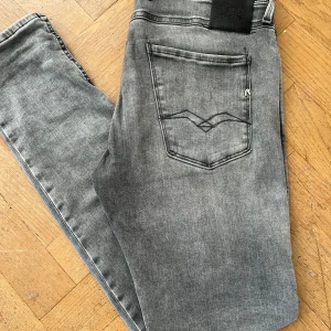 Gråa Replay anbass - Göra Replay anbass i bra skick, hojta till för bilder eller andra frågor 