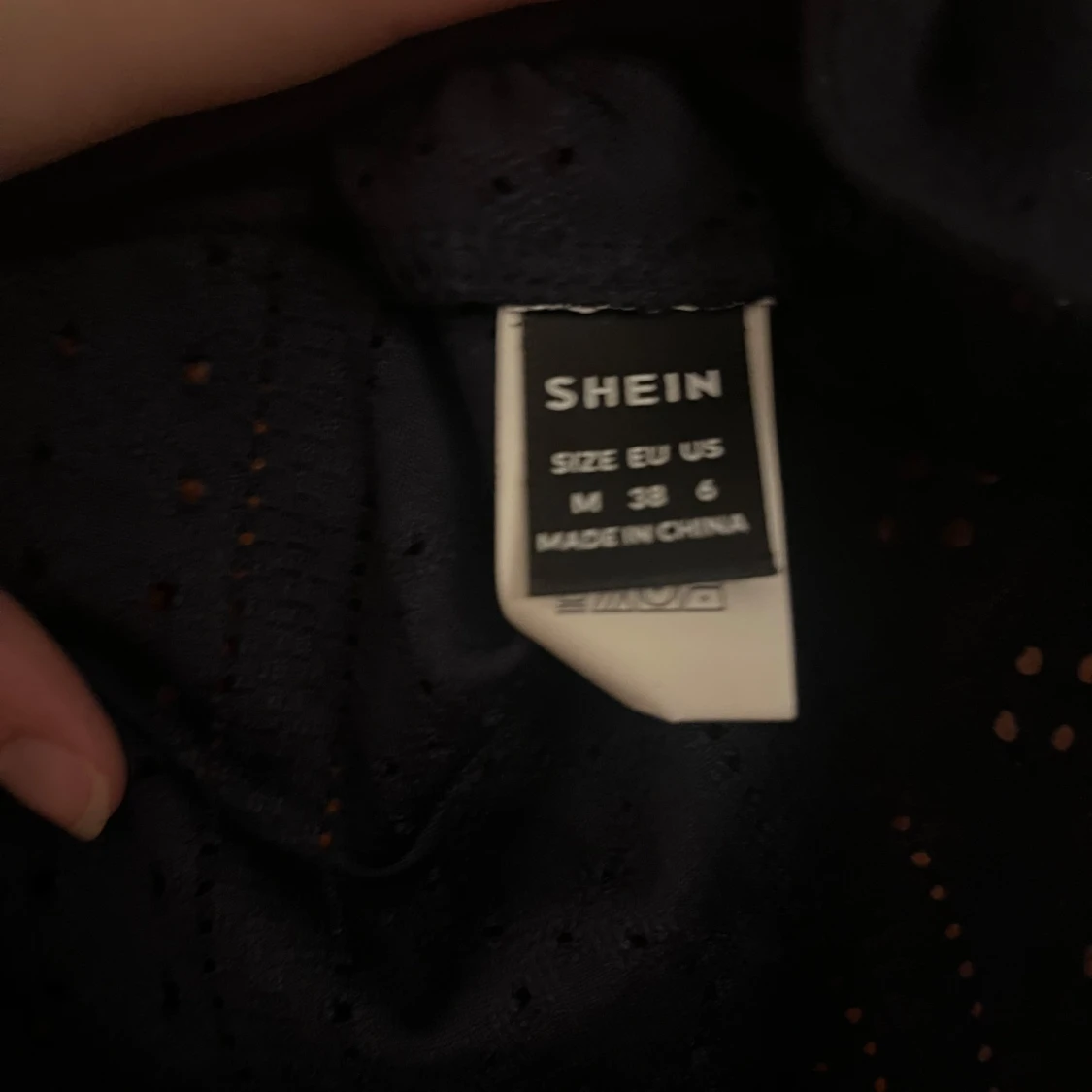 Mörkblå spetsblus från Shein - 1