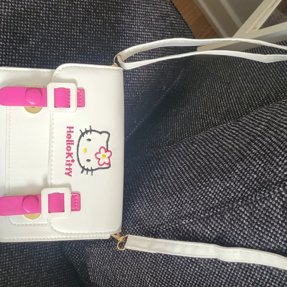 Hello Kitty axelväska i vitt och rosa - 3