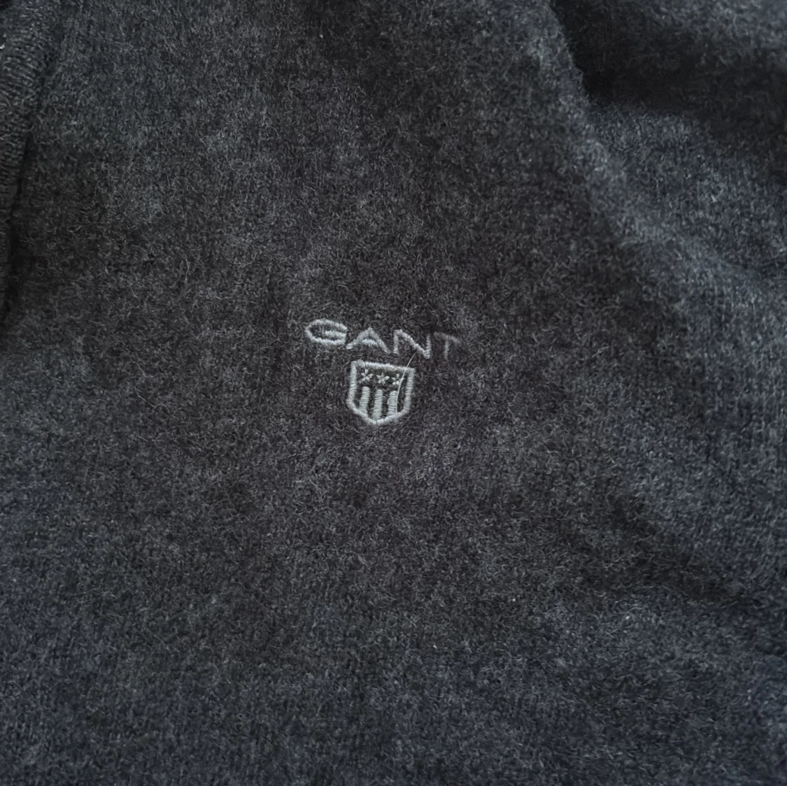 Mörkgrå ullkofta från GANT med dragkedja - 2