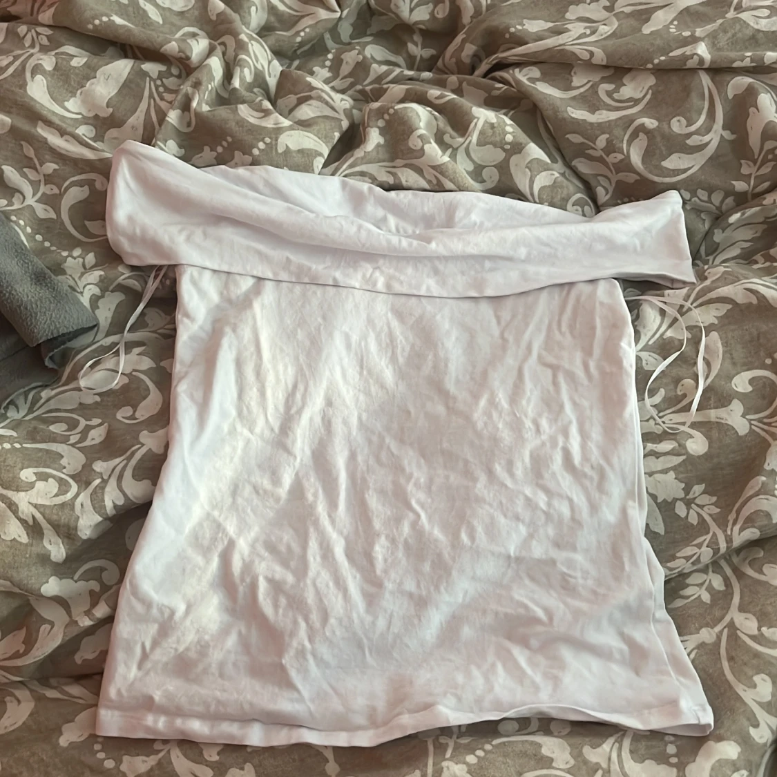 Vit offshoulder topp i bomull