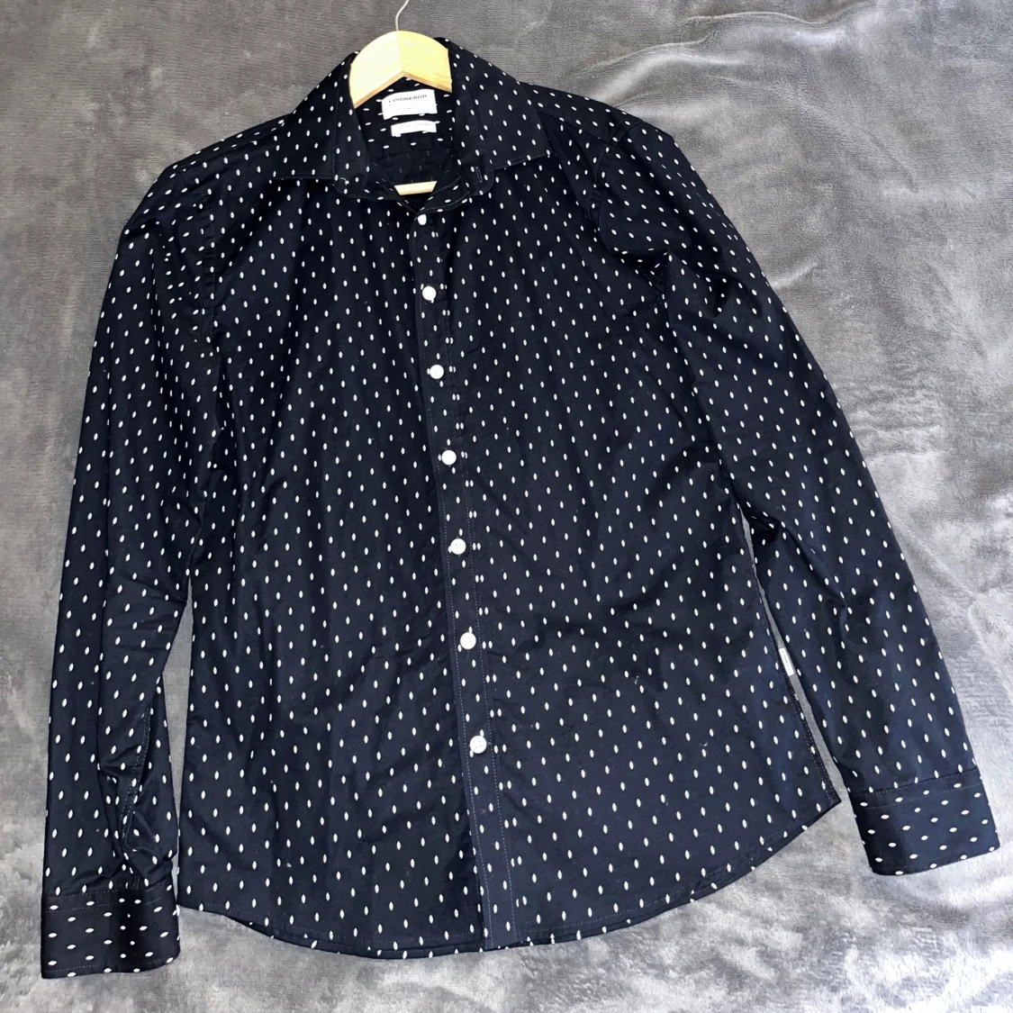 Mörkblå prickig skjorta Lindbergh - 1