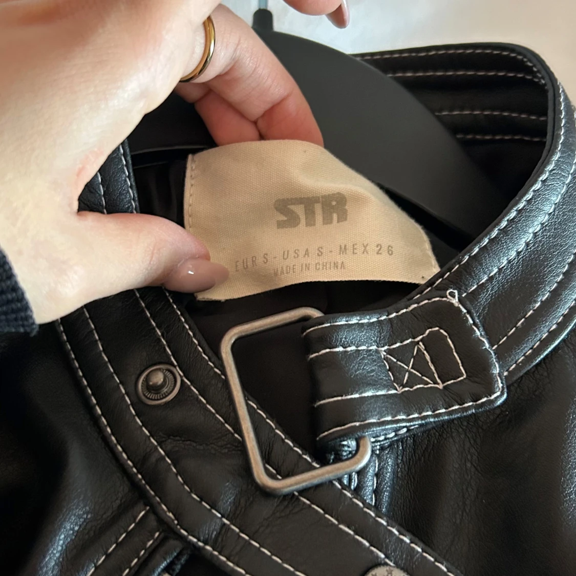 Svart skinnjacka  - 3