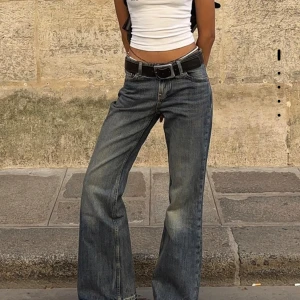 Bootcut jeans  - Jättefina trendiga jeans från Berskha! Passar bra i längden på mig som är 177😍nypris 399 använda ca 2 gånger bara 