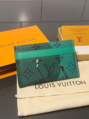 Korthållare  - Korthållare helt ny och oanvänd, allt som syns i bilden medföljer, jag skickar inom 24 timmar, har även andra modeller och färger som ni kan se i min profil 