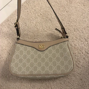 Väska  - Använd några gånger 